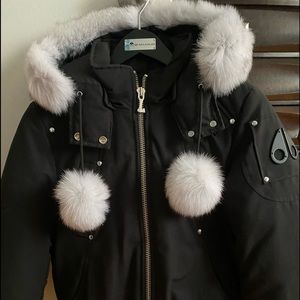Jacket Moose Knuckles,black, and size medium.